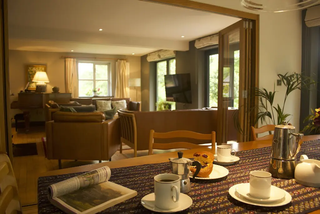 MG 4819 MRNA dining living room2