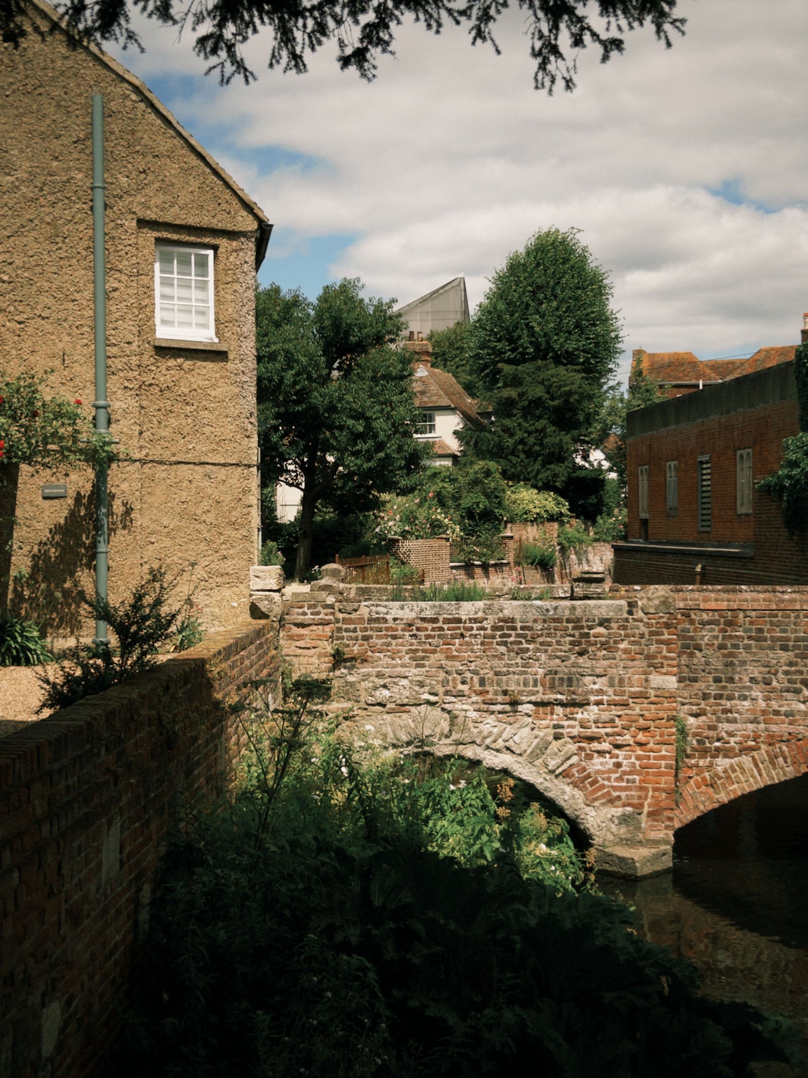 Weatherboarded cottage in a historic Kent market town